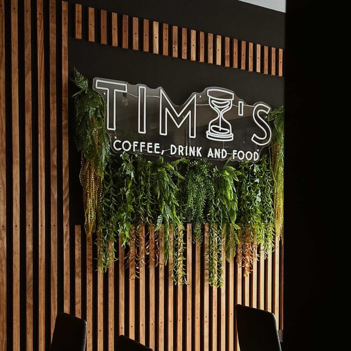 Café/Restaurante grande em funcionamento