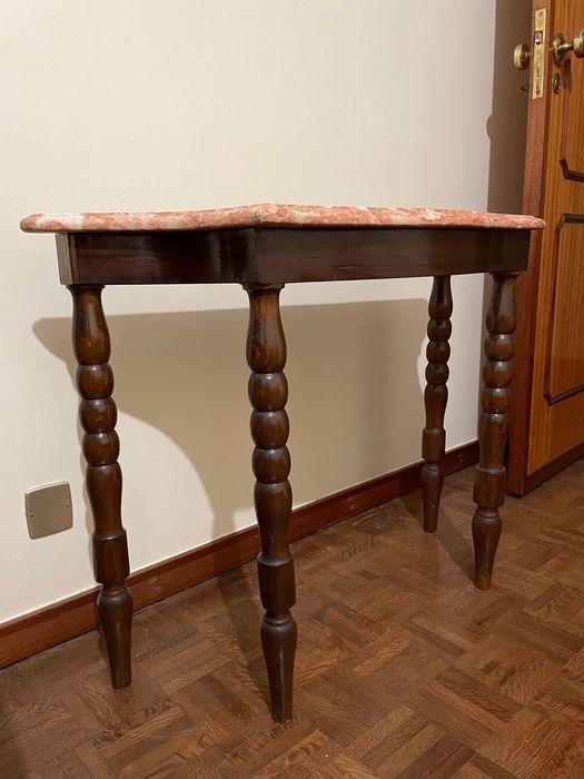 Mesa de entrada em mármore