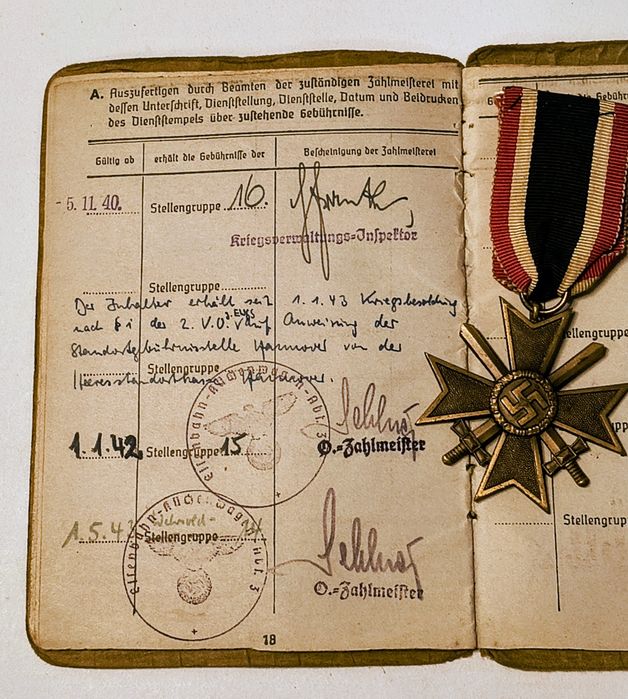 Militaria Wehrmacht documentos Soldbuch e DAF