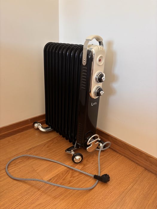 Aquecedor a óleo Leifo 11 elementos 2500W - c/ rodas, preto/creme