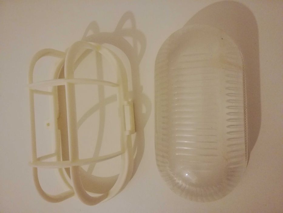 Aplique Olho de Boi Oval com Grelha de Plástico