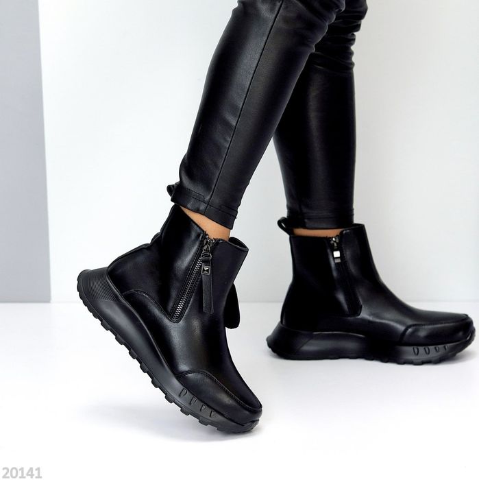 Продам женскую футболку, новая Ботинки,кожа,новые.