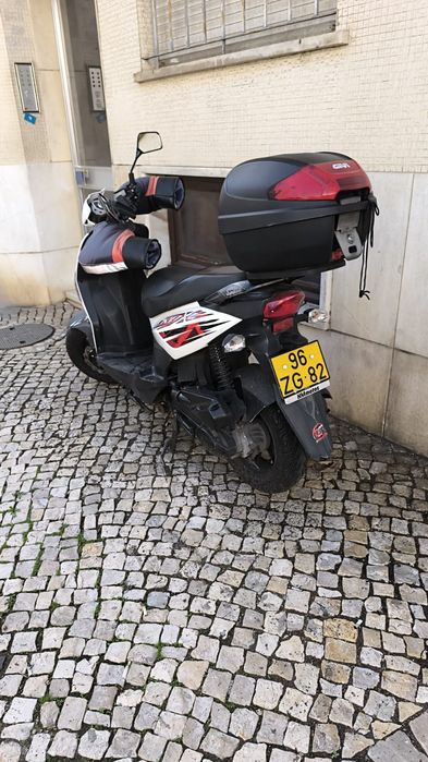 Scooter 50cc – Económica, Prática e Pronta a Andar