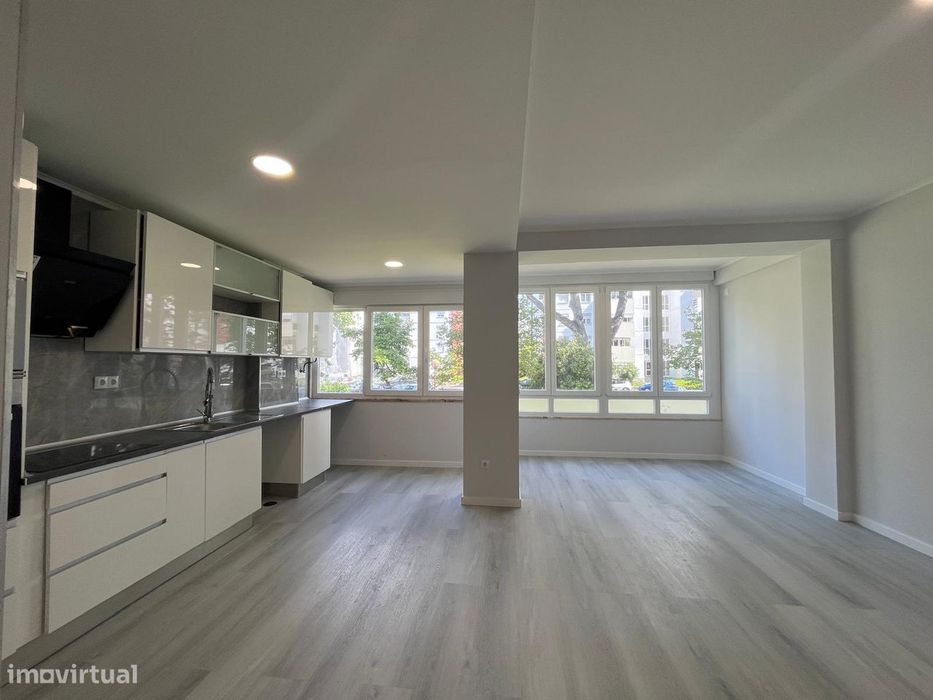 T2 REMODELADO nas figueirinhas em Oeiras Como Novo!