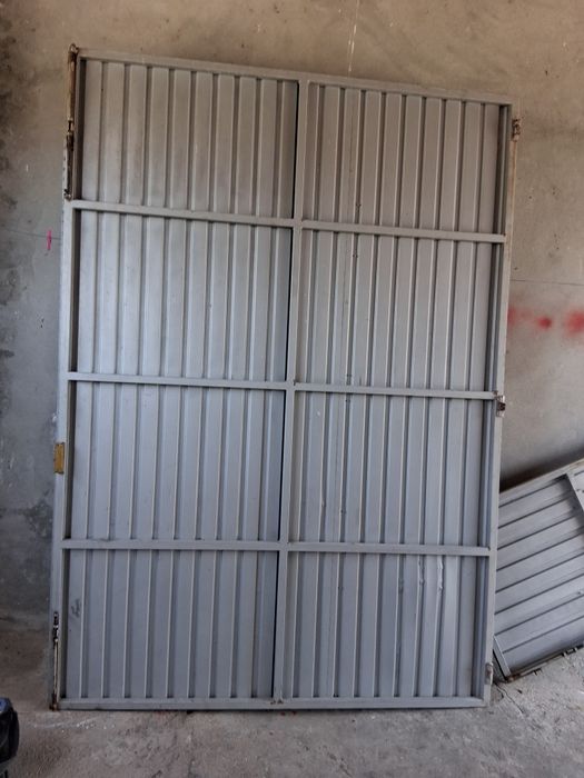 Vende-se portão de chapa