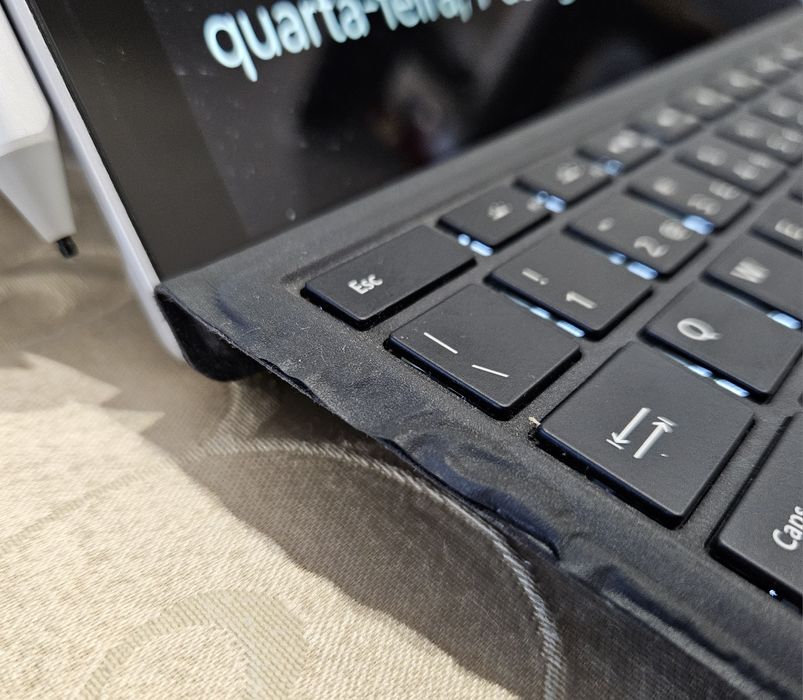 Microsoft Surface Pro + Keyboard + Pen64740468205699122