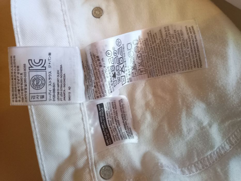 Джинсы Levi’s 514 белые W38 L30.
751
Розмір