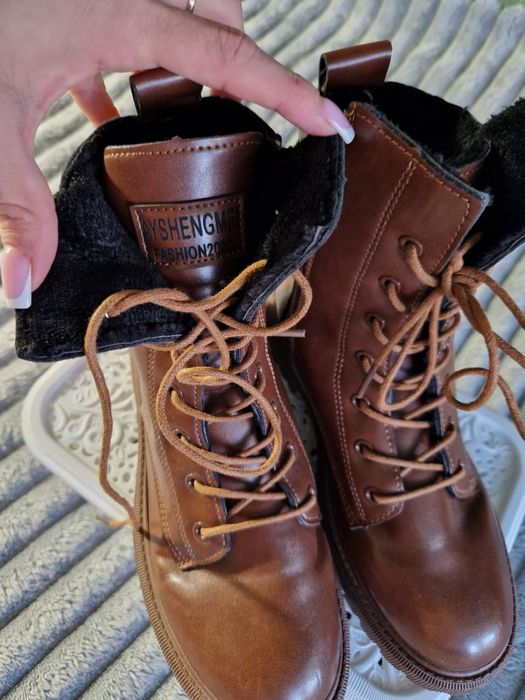 Продам гарні  жіночі черевики) одягались пару разів,стан нових,розмір