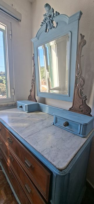 Móvel de quarto antigo