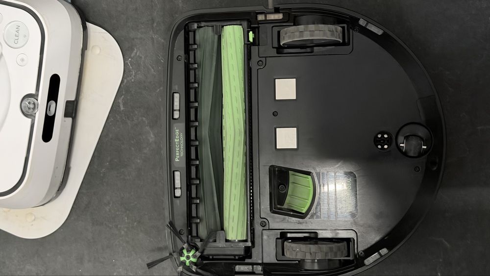 Aspirador iRobot Roomba S9+  Com Estação de Auto-Esvaziamento