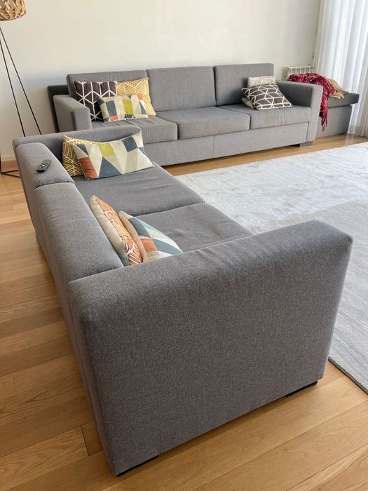 Sofá 2,80X95 cm e 2 pequenos modulares em cinza forrados a tecido