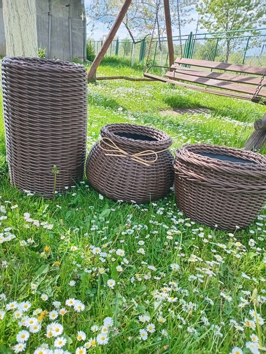 Кашпо з штучного ротангу