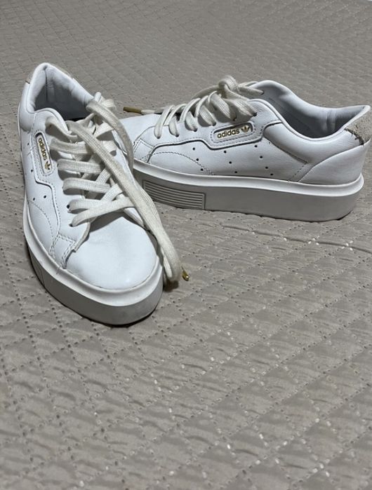 Sapatilhas, marca adidas