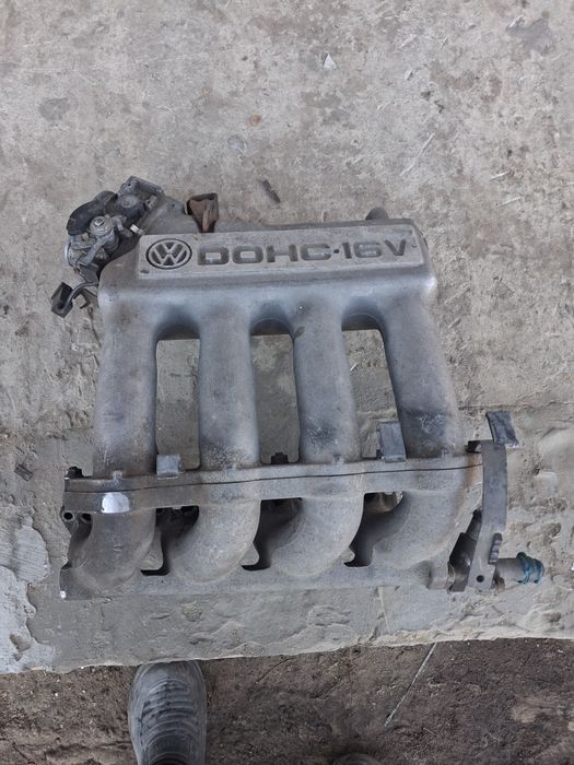 Впускний колектор Пассат б3