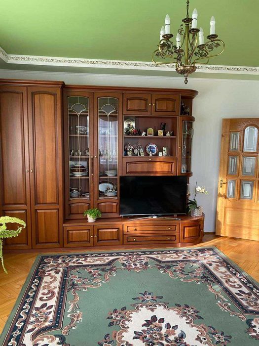 Продається 2-х поверховий, цегляний будинок, готовий до проживання.