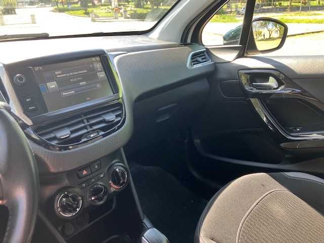 Vendo Peugeot 208 (ano 2016), em ótimo estado.
