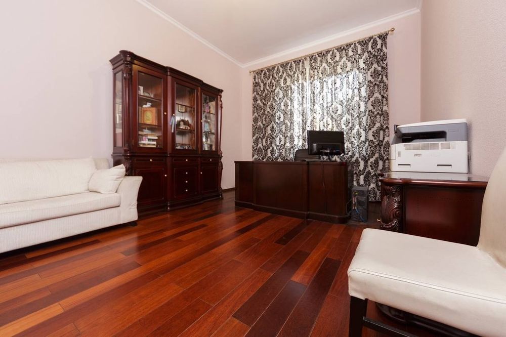 Аренда  дома возле моря  / Аркадия  , бассейн  , 8 соток, подвал ,свет