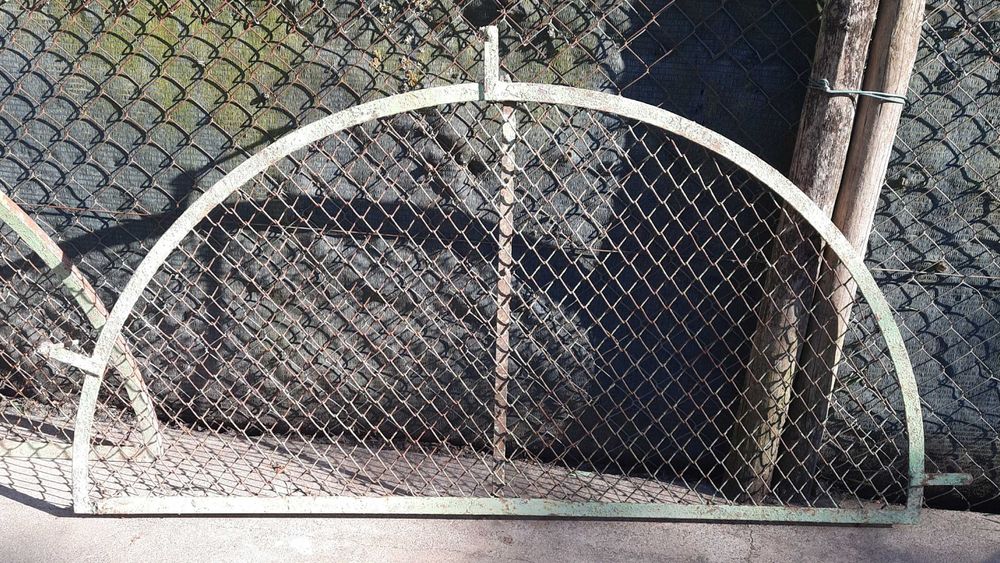 Grade de Proteção para Poço em Ferro com Portão + Tripé Antigo