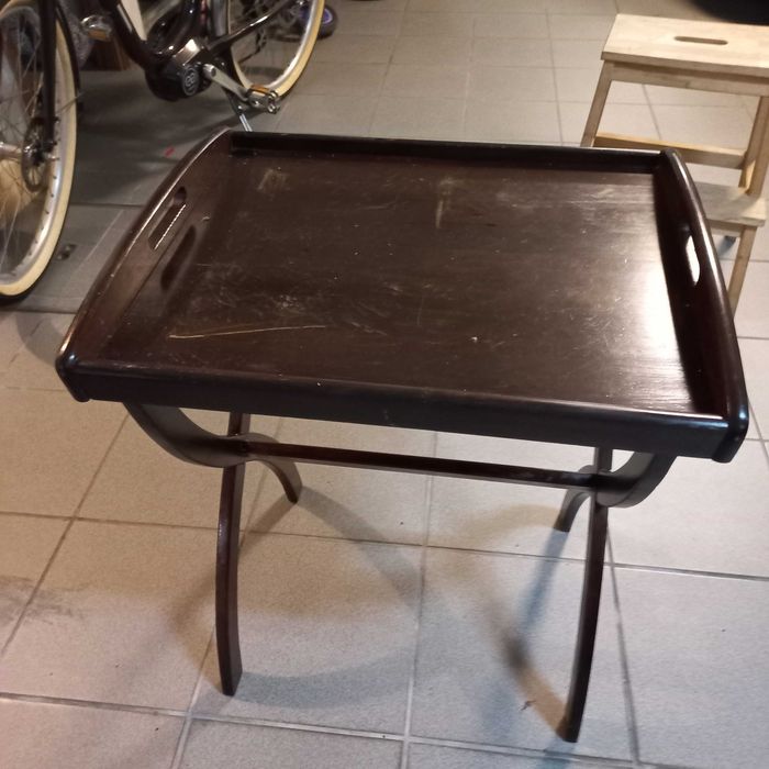 Mesa Apoio com marcas de uso