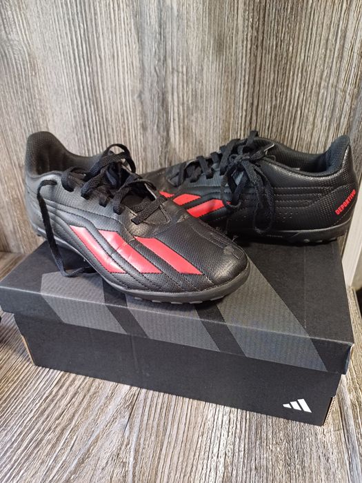 Спортивне взуття сороконіжки