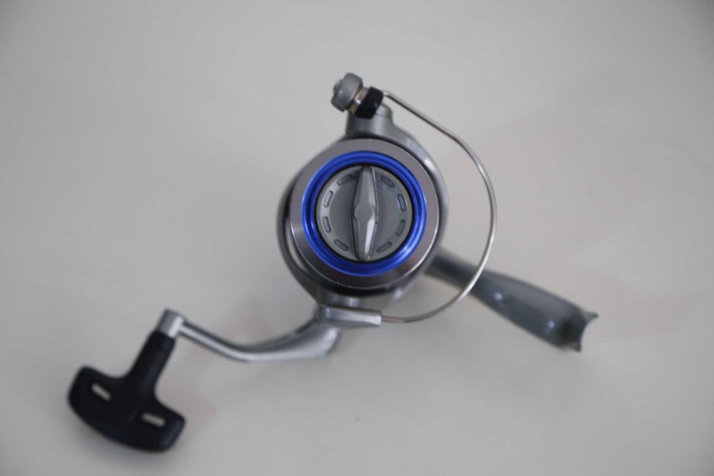 Carreto de pesca OKUMA 4000, para spinning