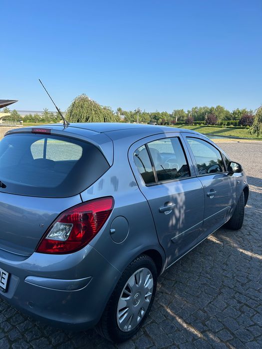 Opel corsa 1,2 бензин,робот