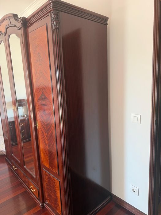 Quarto de Casal Completo em Madeira Nobre