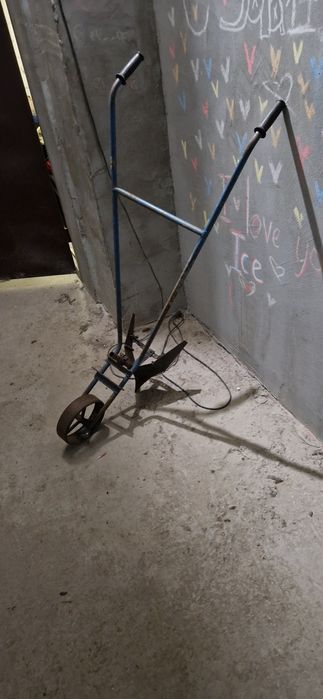 Ручной окучиватель