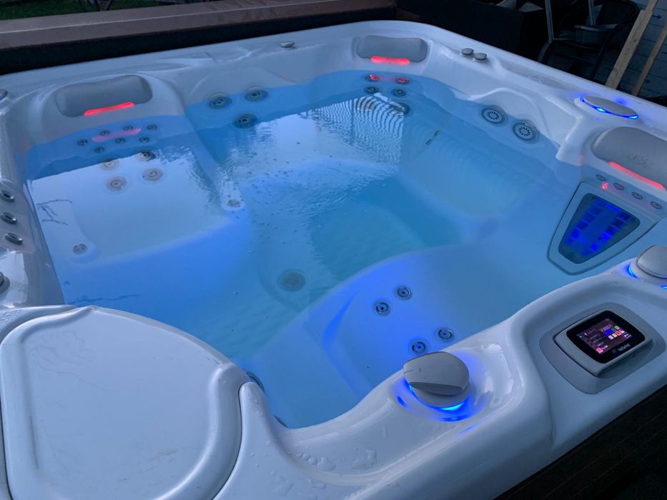 HotSpring Envoy jacuzzi ogrodowe 5 osobowe 236x236 pilot ozonator