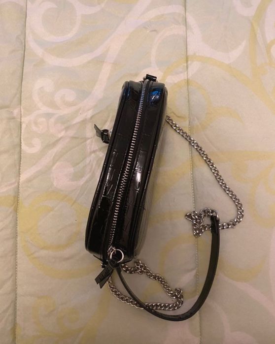 Mala Preta com alça de metal