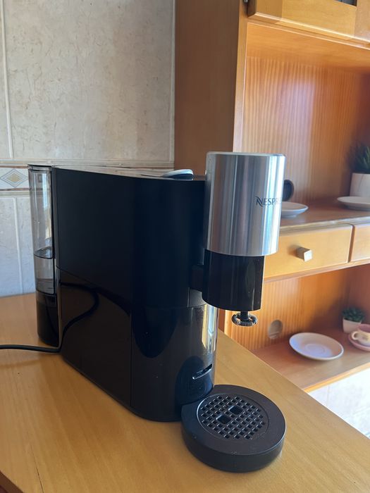 Maquina de cafe nespresso atelie