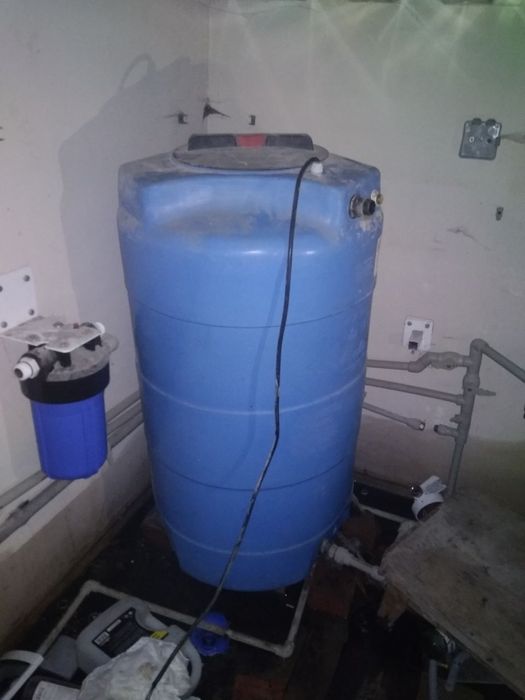 Продам бочку в хорошем состоянии на 300 литров недорого торг уместен