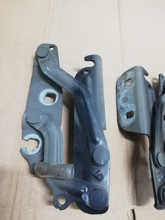 Zawiasy maski pokrywy silnika komplet prawy lewy Ford Fiesta Mk7 VII