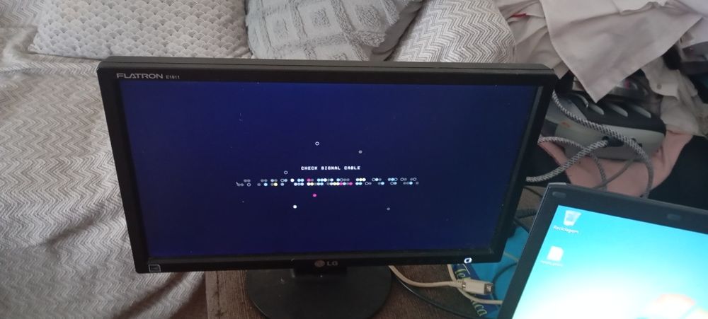 TFT LG como novo 19 polegadas sem cabos