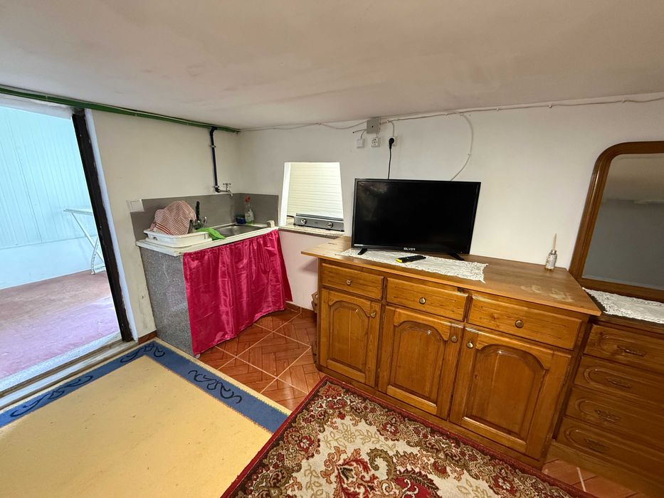 Quarto mobilado em Carvalhas Barcelos com parque privado