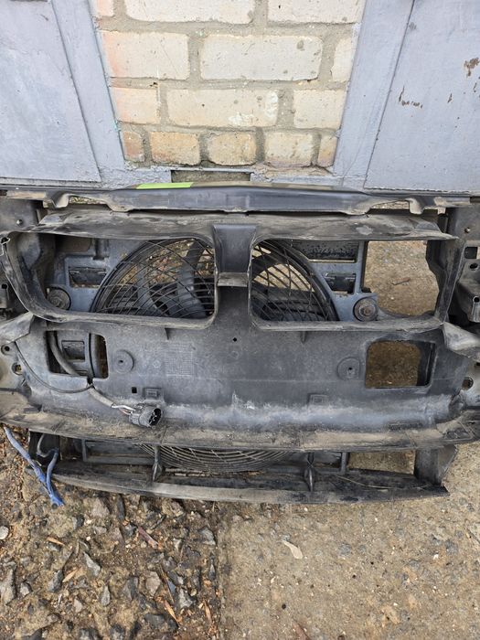 Телевизор BMW E38 передняя панель радиатора