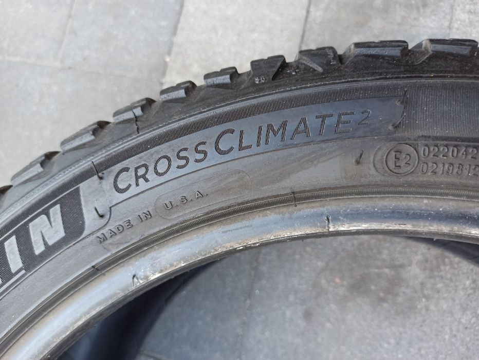 Всесезонная резина 245/40 R18 Michelin Cross Climate 2