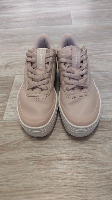 Продам жіночі кросівки Reebok