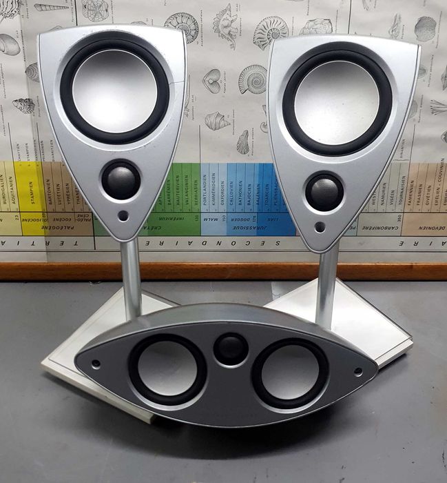 Colunas Mordaunt-Short - coluna central e dois satélites