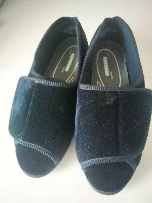 Продам жіночі тапки