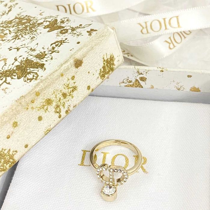 Anel elegante e requintado D i o r