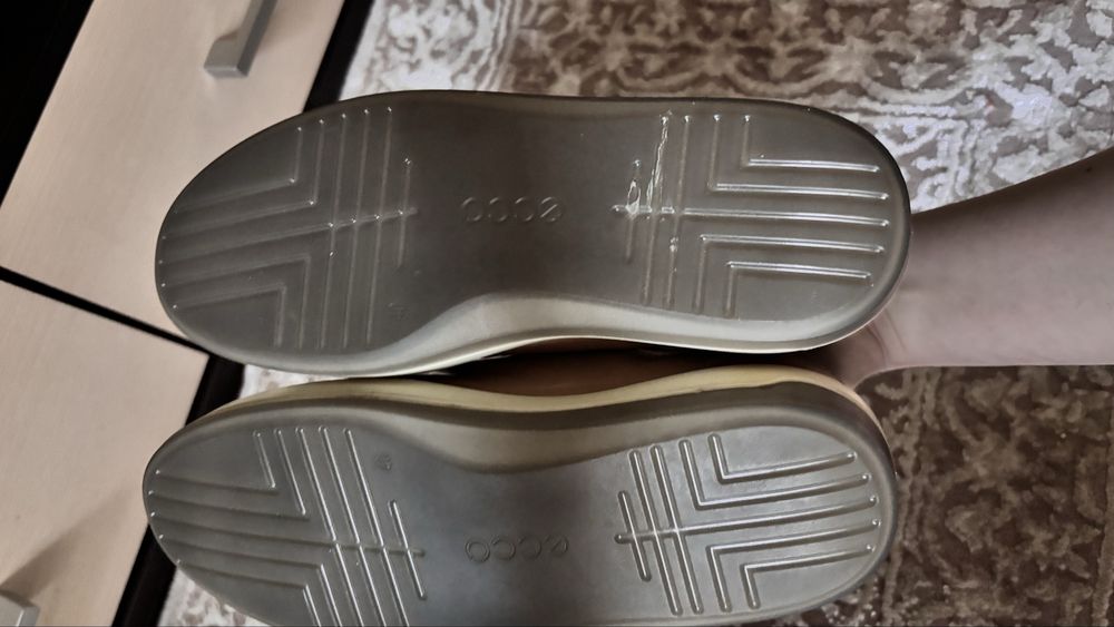 Кроссовки снікерси лак Ecco 39