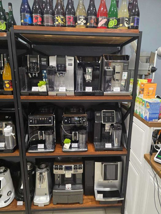 Кофемашины Saeco для офиса и кофеварка Delonghi для дома