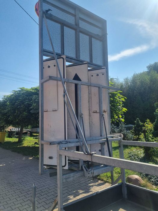 przyczepa sygnalizacyjna ostrzegawcza drogowa