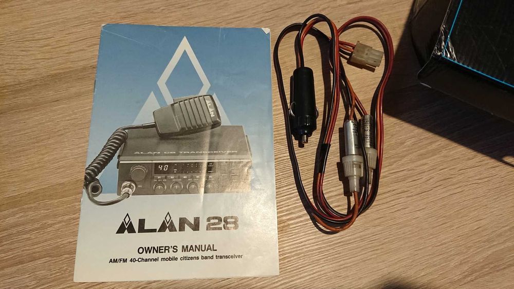 CB Radio Alan 28 + 2 anteny + transformator.