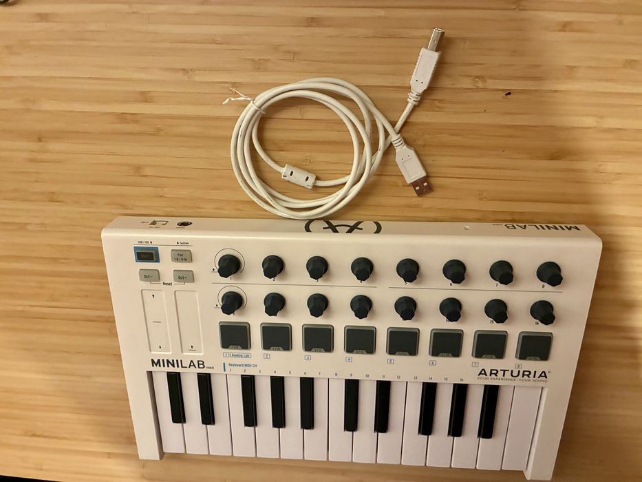 Controladora MIDI Arturia Minilab MK II