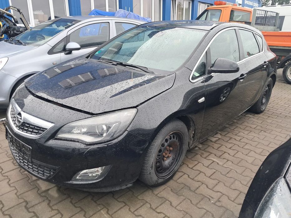Opel Astra J Xenon Z20R części, karoseryjne, silnikowe, wnętrza