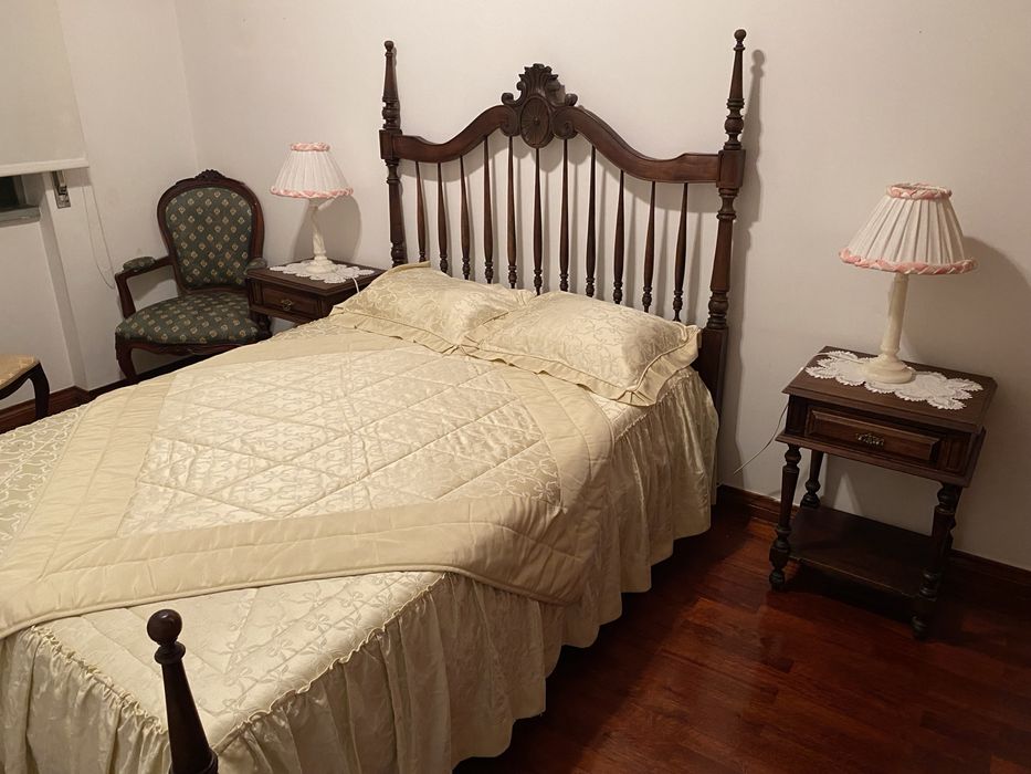 Cama casal estilo rústico de madeira maciça