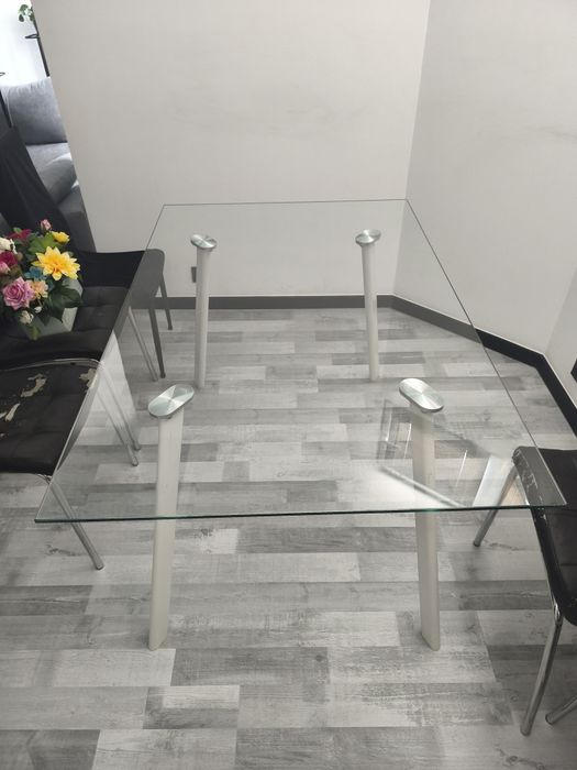 Mesa de jantar de vidro