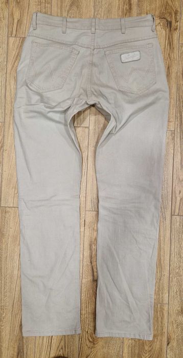 Beżowe Spodnie męskie jeans Wrangler Texas Stretch W34L34